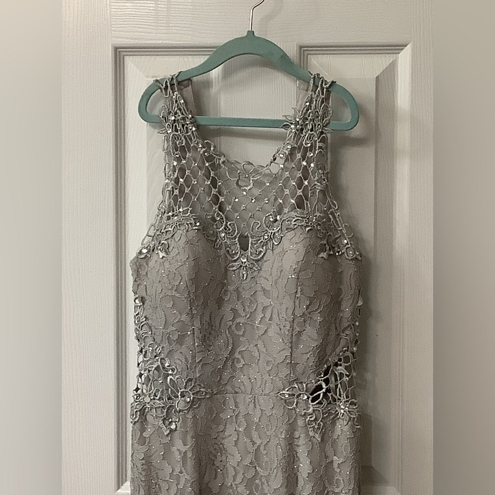 City Triangles Size 5 Juniors Silver Lace Formal Prom floor length Maxi Dress - Picture 3 of 16